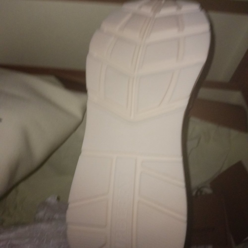 Shoes - Picture 4 of 5